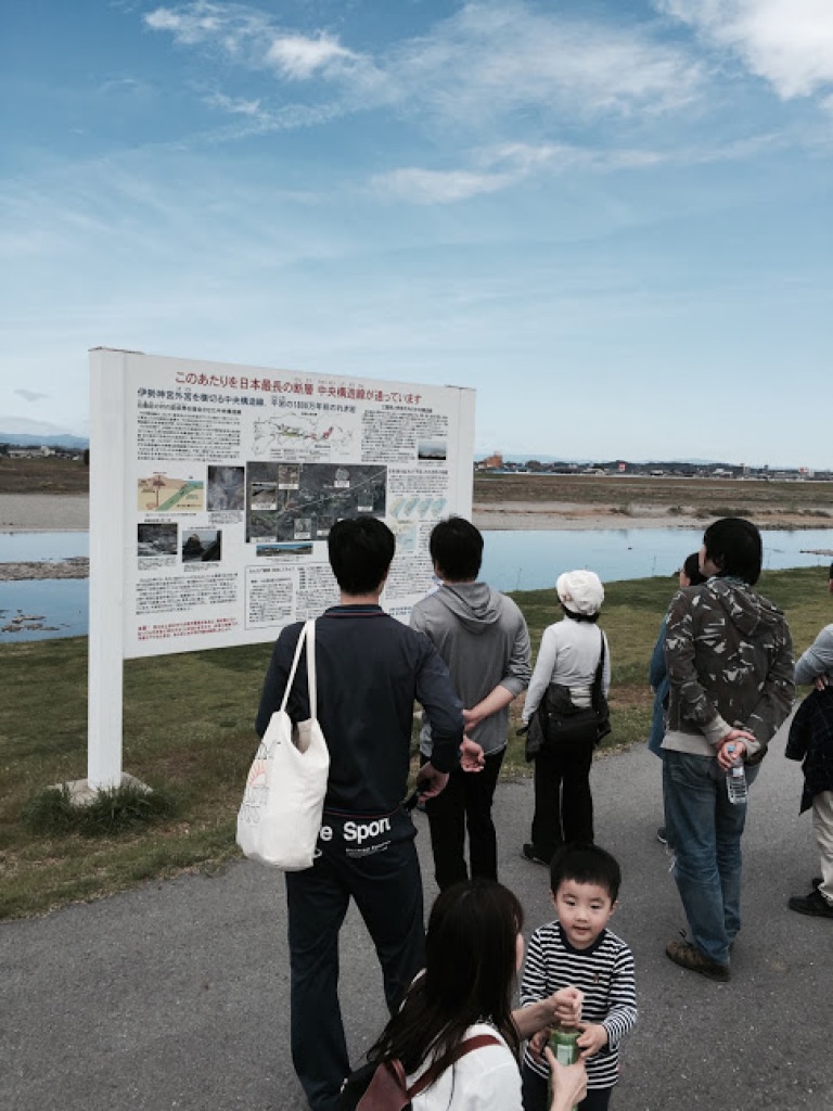 【第9回】伊勢やまだ大学特別講座『桜の宮川堤をウォーキング』が開催されました写真2