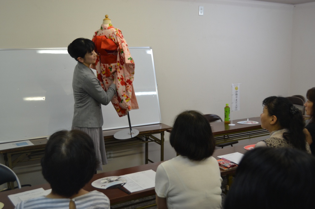 【第13回】伊勢やまだ大学特別講座　「日本女性の美しい所作講座」が開催されました。写真2