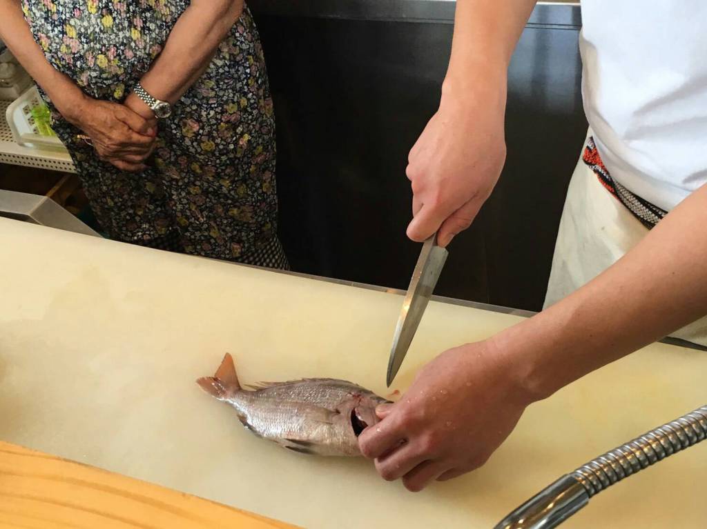 第4回お店ゼミ　居酒場cozaruの「お魚のさばき方とむずかしく考えないお刺身」が開催されました。写真2