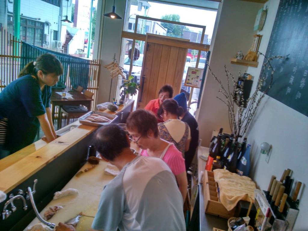 第4回お店ゼミ　居酒場cozaruの「お魚のさばき方とむずかしく考えないお刺身」が開催されました。写真3